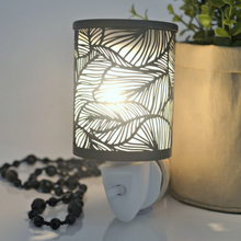 Load image into Gallery viewer, Gift Pack -  Black Leaves Plug In Wax Melt Warmer